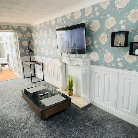 Alder House - A Modern Vibrant 4 Bedroom House Marston Green Экстерьер фото