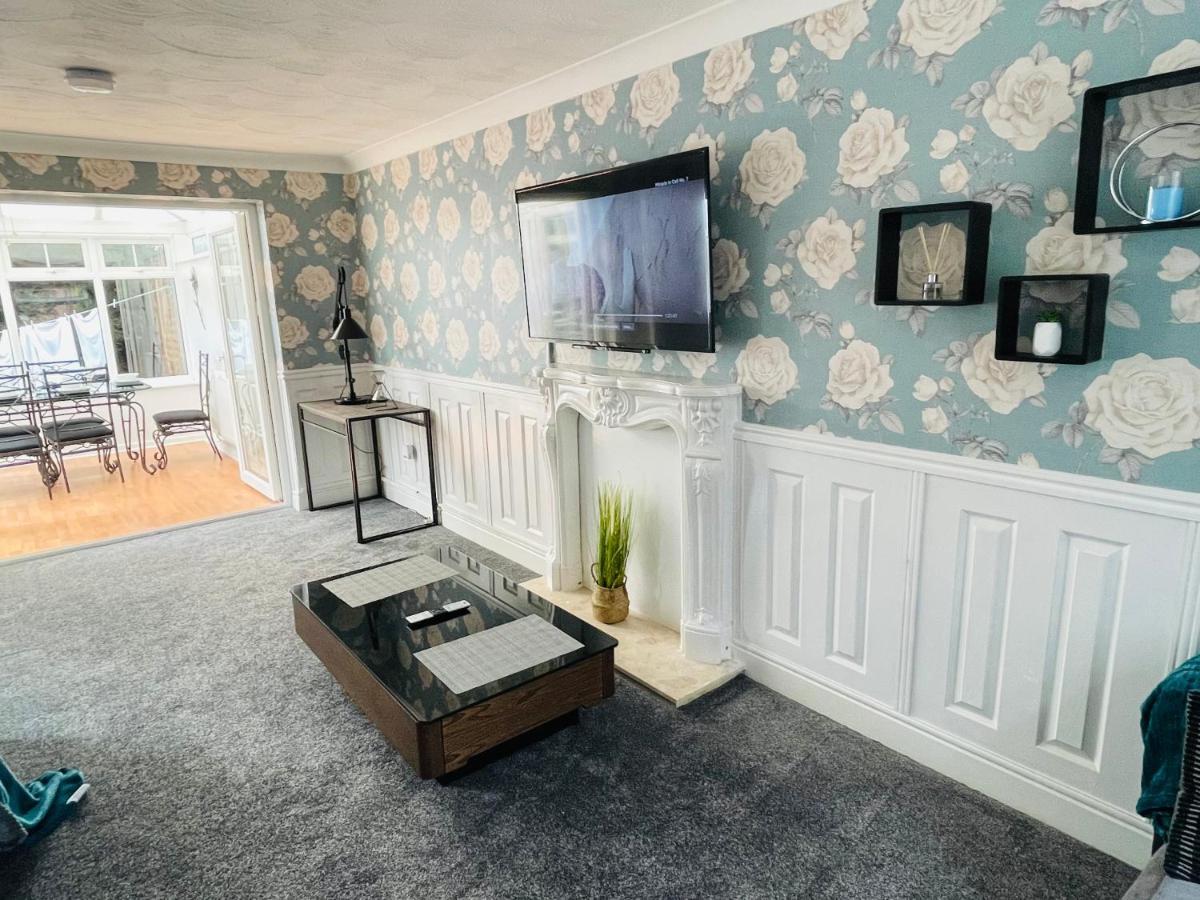 Alder House - A Modern Vibrant 4 Bedroom House Marston Green Экстерьер фото