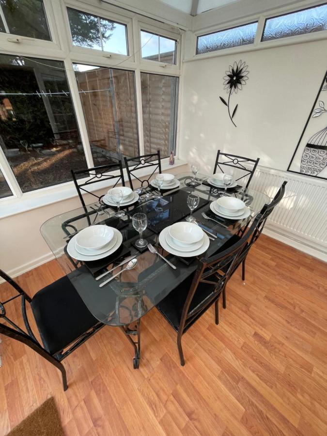Alder House - A Modern Vibrant 4 Bedroom House Marston Green Экстерьер фото