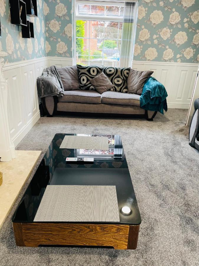 Alder House - A Modern Vibrant 4 Bedroom House Marston Green Экстерьер фото